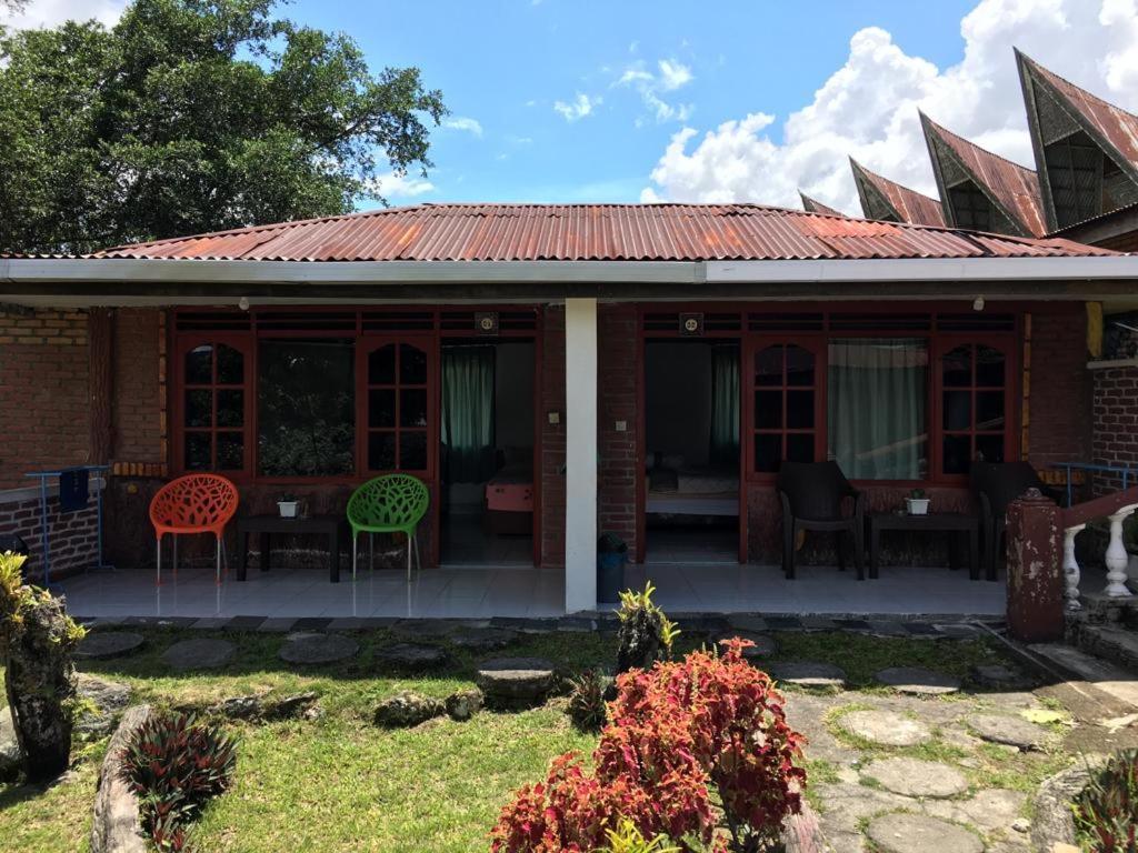 Hisar Guest House Tuk Tuk Exterior photo